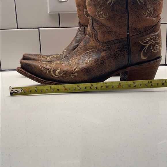 CIRCLE G- EMBROIDERED COWGIRL BOOTS - SQUARE TOE - Picture 11 of 15